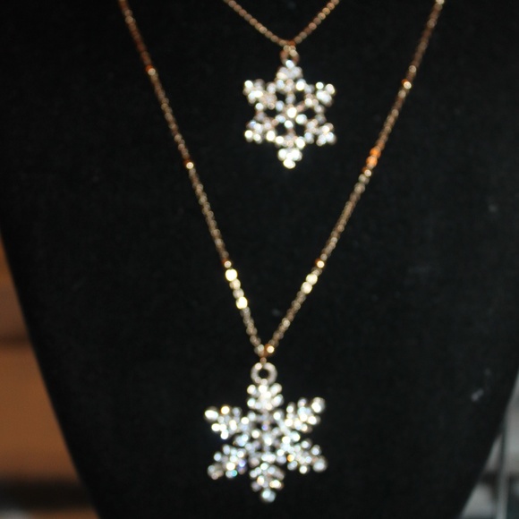 NWT ❄ Snowflake Double Chained Necklace - Picture 2 of 5